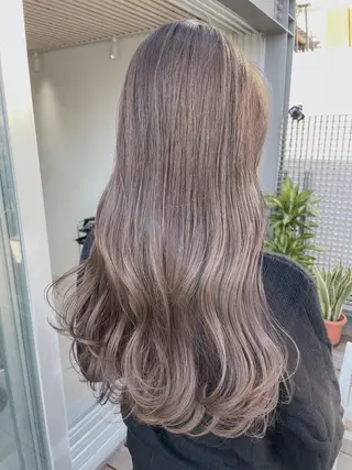 ロング カラー レイヤーカット 透明感カラーのヘアスタイル