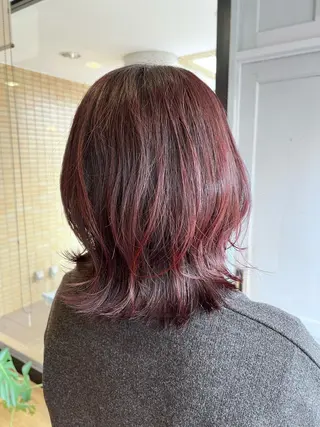 ミディアム カラー ツキダテ ユイのヘアスタイル