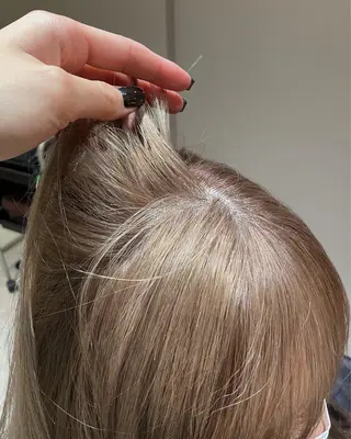 ロング カラー サキ🤍ハイトーン 🩰くびれ巻きヘアのヘアスタイル