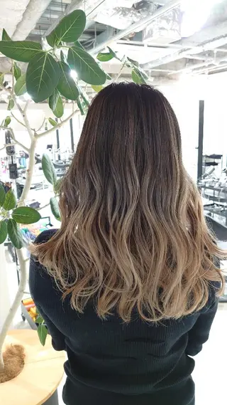 セミロング カラー SHI Oのヘアスタイル