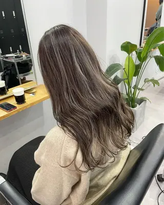 ロング カラー 倉辻 香奈子のヘアスタイル