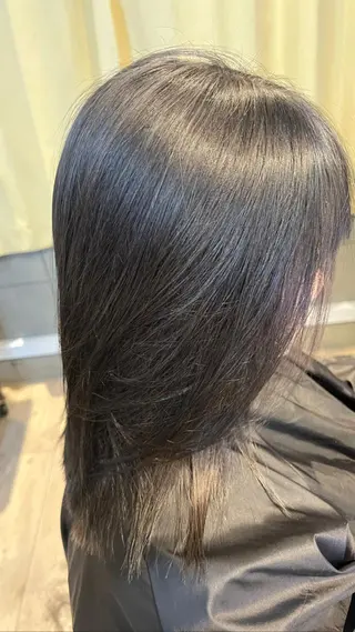 セミロング カラー 暗髪カラー🫐パーマ おくだりんかのヘアスタイル