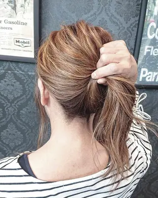 セミロング カラー 保住 恭平のヘアスタイル