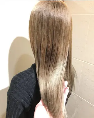 セミロング 服部飛鳥 縮毛矯正 髪を綺麗にする人 栄のヘアスタイル