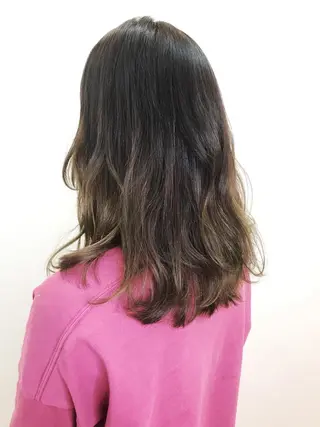 セミロング カラー 湯浅 了一のヘアスタイル