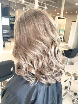 ミディアム カラー Lia所属・皆木 智晴のヘアスタイル