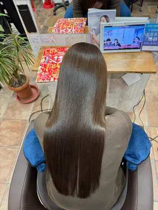 ロング 白髪ぼかし☘️クセ 活かし🎈小倉🥇のヘアスタイル