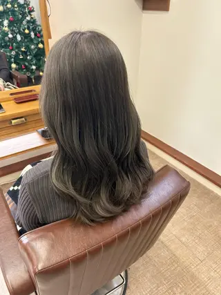 ロング カラー 浅利 陽菜のヘアスタイル