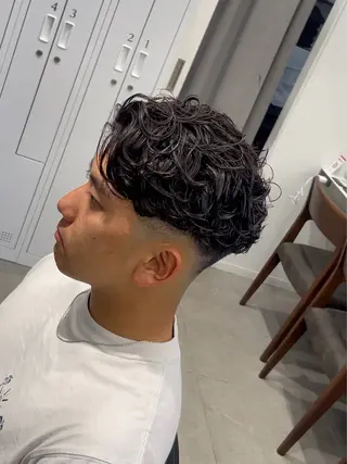 ショート パーマ メンズ 坂本 雄平のヘアスタイル