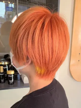 ショート カラー ブリーチカラー🌈 嘉名 真樹のヘアスタイル