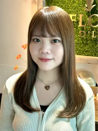 ロング Yui / ユイ 艶々カラー🩵´-のヘアスタイル