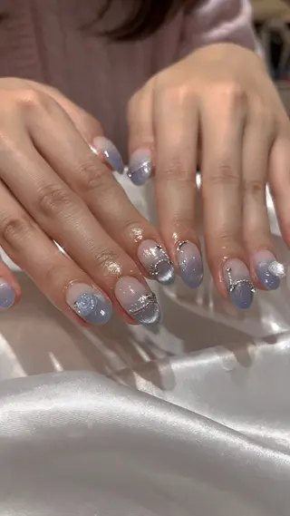 ネイル 𝘙𝘪𝘰𝘯𝘢 ...🕯🤍のネイルデザイン