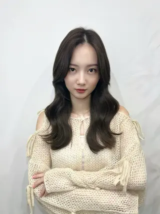 セミロング カラー パーマ コテ巻き/パーマ/艶 透明感/荻原凜太郎のヘアスタイル