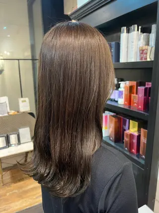 セミロング カラー 魚谷 綾渚のヘアスタイル