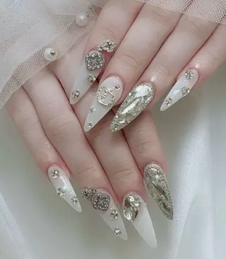 ネイル 長さ出しMORNAIL所属・長出し専門 パーツのネイルデザイン