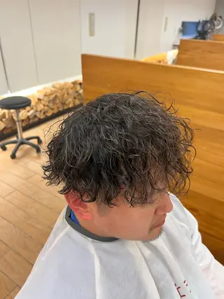 ショート パーマ メンズ 櫻井涼央 ／メンズ特化／短髪／のヘアスタイル