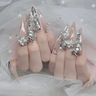ネイル NOÉRA NAIL & BEAUTY所属・ゆい ノエラネイルのネイルデザイン