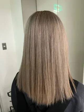 セミロング カラー 安田 菜摘のヘアスタイル