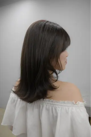 ミディアム カラー 日南乃/柔らか ブラウンカラーのヘアスタイル