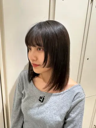 セミロング カラー ヘアアレンジ タイトボブ個性派カラ ーAKANEのヘアスタイル