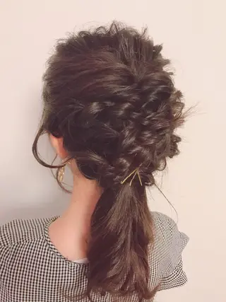 セミロング ヘアアレンジ 【暖色カラー特化】 中山由梨のヘアスタイル