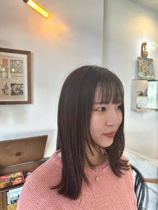 セミロング カラー GENE CUTCLUB所属・岩村 夏姫のヘアスタイル