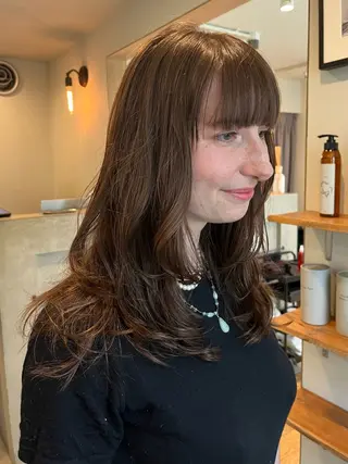 セミロング YUI／レイヤー カット/透明感カラーのヘアスタイル