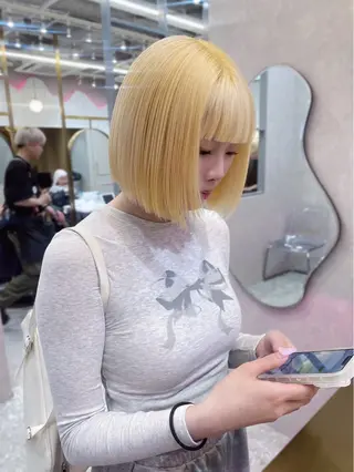 ミディアム karin ボブハイトーンのヘアスタイル