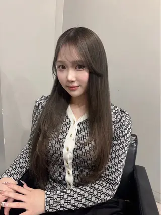 ロング 🩶ブリーチ/ レイヤー🩶フミカのヘアスタイル