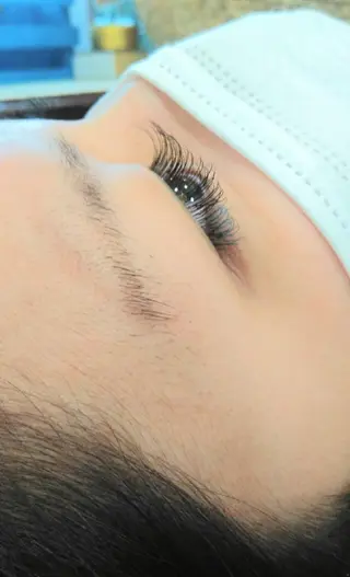 マツエク・マツパ ミディアム カラー ヘアアレンジ Roa所属・🪞🫧豊田美優/ まつげパーマ🫧🪞のマツエク・マツパデザイン