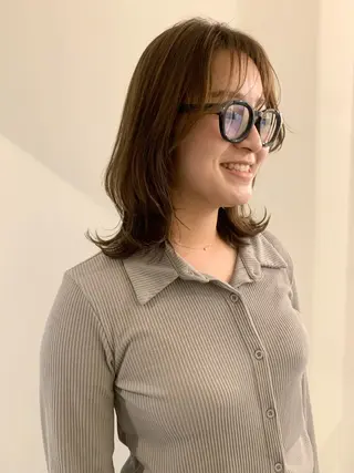 ミディアム カラー 落合希 Olivebeigeのヘアスタイル