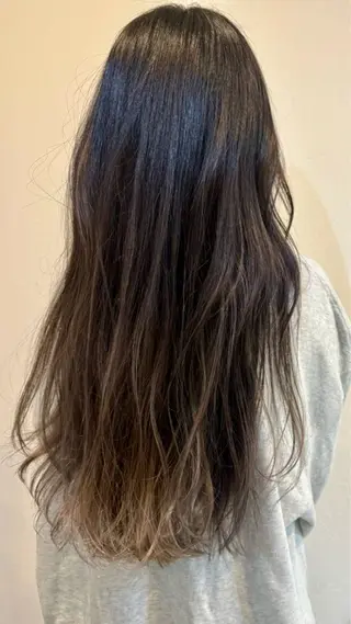 ロング カラー ヘアーズクレッセント所属・木村 まおのヘアスタイル