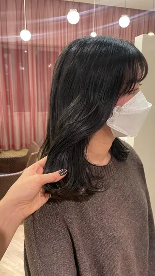 ミディアム カラー 安田 朱由のヘアスタイル