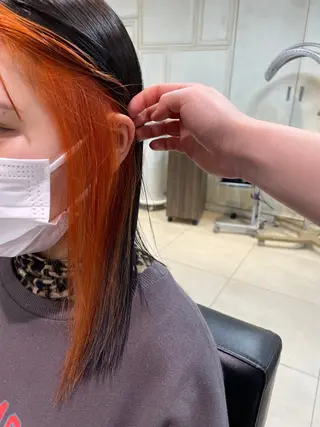 カラー センターパート/眉毛 メンズカットNEXTのヘアスタイル