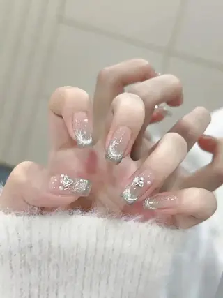 ミディアム 🌈 Laule'aのネイルデザイン