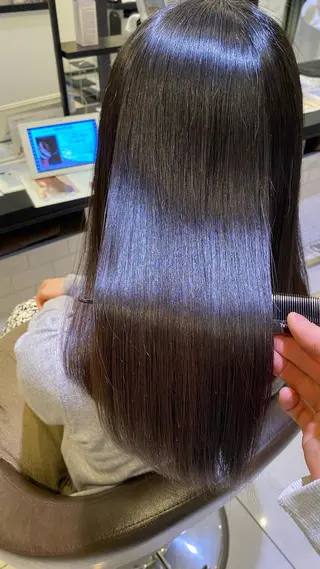 ロング 野老 海音のヘアスタイル