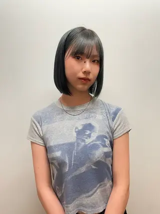 ミディアム カラー 楪 yuzuriha所属・Saaya/レイヤー /ブリーチ/ブロンドのヘアスタイル