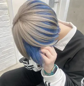 ミディアム パーマ ヘアアレンジ 🎨ハイトーン/ 切りっぱなし みつきのヘアスタイル