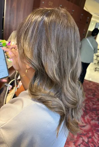 セミロング カラー ヨウコ YOKOのヘアスタイル