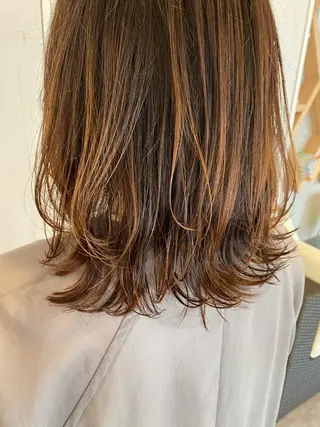 ミディアム ELLE&SALLY 石野のヘアスタイル