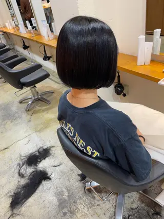 ショート カラー MIOベージュカラー 柔らかいカラーのヘアスタイル