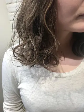 ミディアム カラー UMEDA FIGAROのヘアスタイル