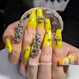 ネイル フラワー ムーンのネイルデザイン