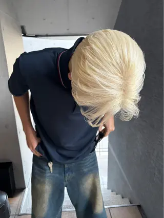 カラー メンズ ミルクティーベージュ ブリーチ🖤サヤカのヘアスタイル