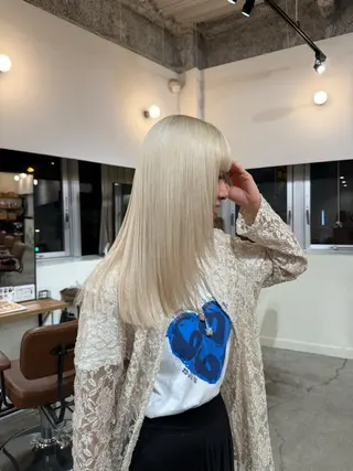 ミディアム カラー maruquee de mashu所属・モモコ/ブリーチ/ ミルクティカラーのヘアスタイル