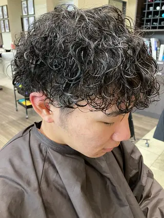 パーマ メンズ MEN'S salon HYPE 枚方 メンズカット/パーマ/曲がる縮毛矯正/眉ワックス所属・吉田 健吏のヘアスタイル