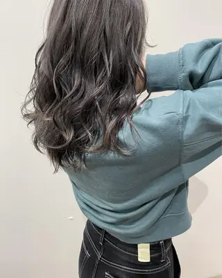 セミロング 石田 優菜のヘアスタイル