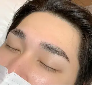 アイブロウ メンズトータルビューティーwellnessMARCA所属・【メンズ美容】 三浦かえでのネイルデザイン