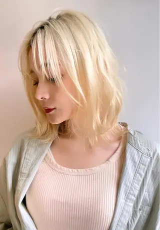 ショート カラー ネイル マツエク・マツパ アイブロウ ⭐ハイトーンブリーチ ミルクティーピンクのヘアスタイル