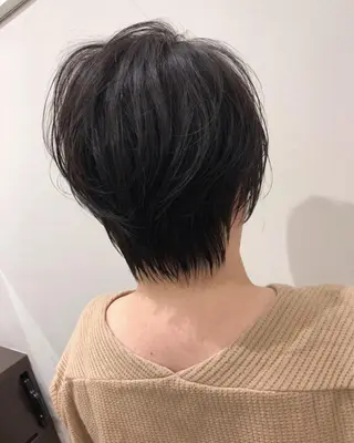 ショート 石田 優菜のヘアスタイル
